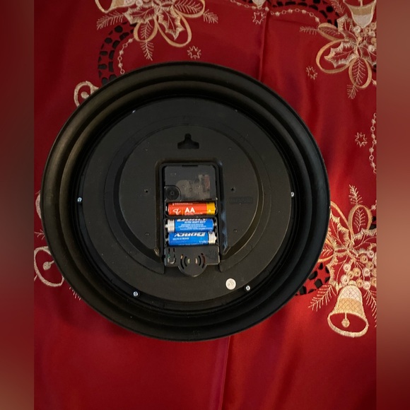 Cute Gnome Christmas clock with music - Picture 2 of 2